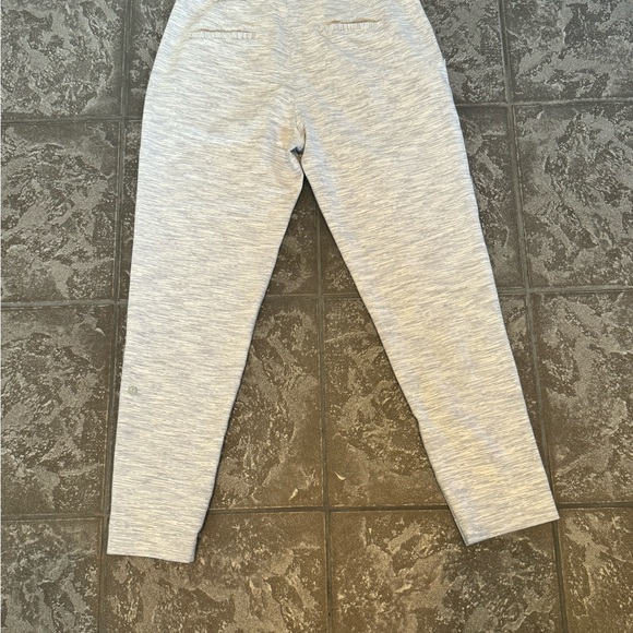 Lululemon Womens Grey Pant Trouser 2 front pockets 2 back pockets drawstring 8? - Picture 2 of 9